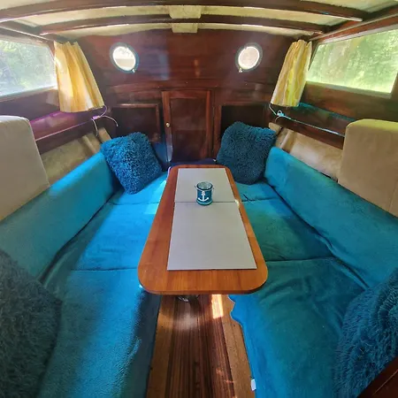 Hausboot Hans Im Glueck Botel Hundsdorf