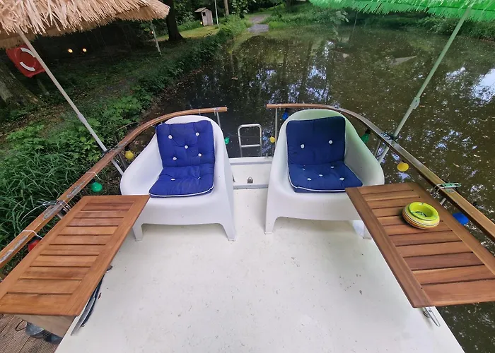 Hausboot Hans Im Glueck Botel Hundsdorf