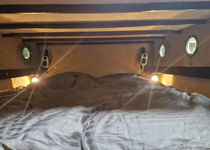 Hausboot Hans Im Glueck Botel Hundsdorf