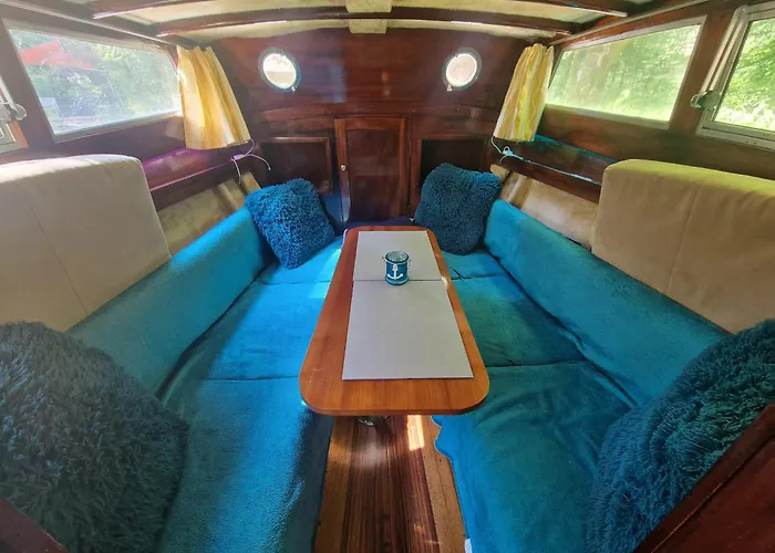 Hausboot Hans Im Glueck Botel Hundsdorf