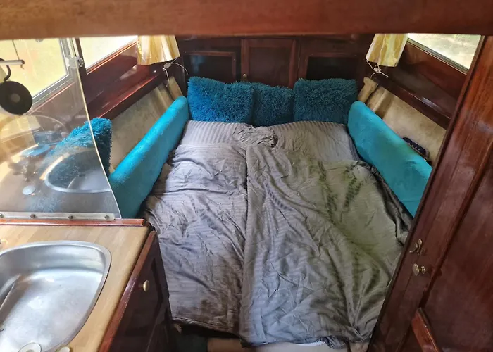 Hausboot Hans Im Glueck Botel