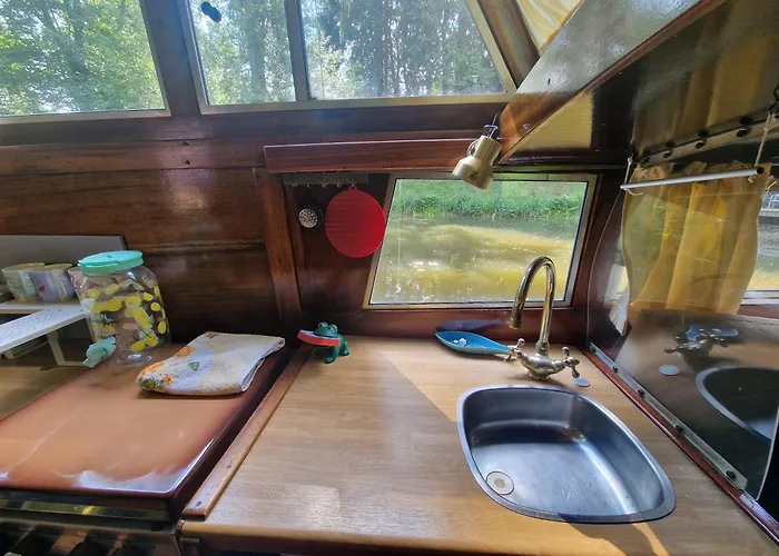 Hausboot Hans Im Glueck Botel Hundsdorf