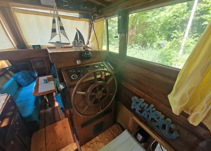 Botel Hausboot Hans Im Glueck Hundsdorf